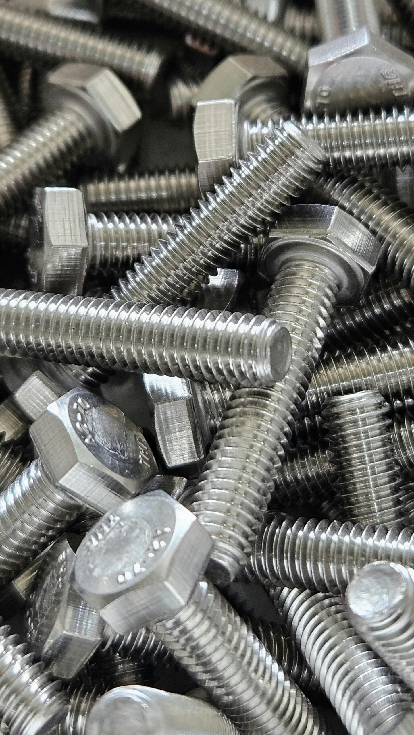 Tornillería industrial variada y profesional